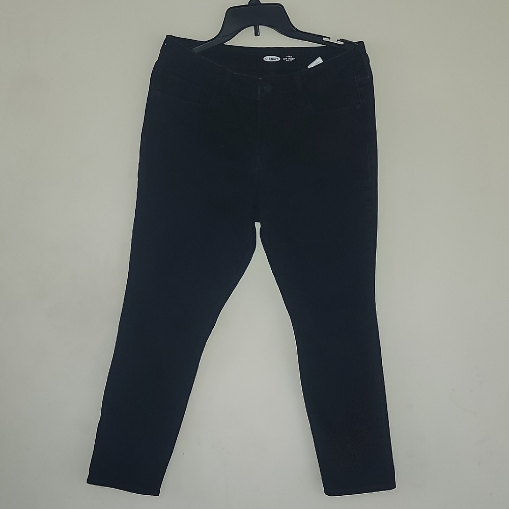 Old Navy Women's Black Power Slim Straight Leg Mid - Rise Skinny Jeans